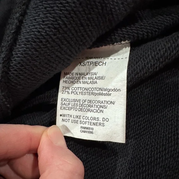 EUC Under Armour Women’s Black Cropped Quarter-Zip Pullover - Picture 4 of 5